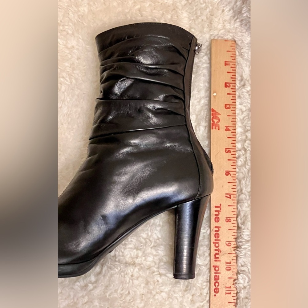 EUC Aquatalia Black Leather Zipper Ankle Block Heel Ruched Boots Size 7.5-8 - Picture 7 of 13